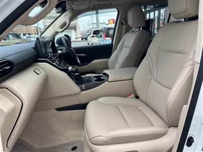 صورة 38 لـ 2025 Toyota LAND CRUISER 300