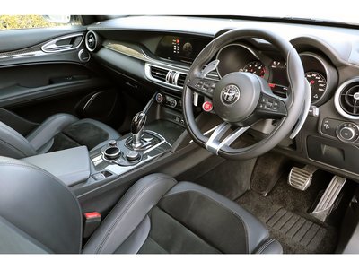 2019 ALFA Romeo STELVIO — фото 4
