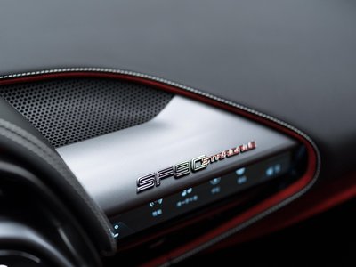 صورة 12 لـ 2021 Ferrari SF90 STRADALE