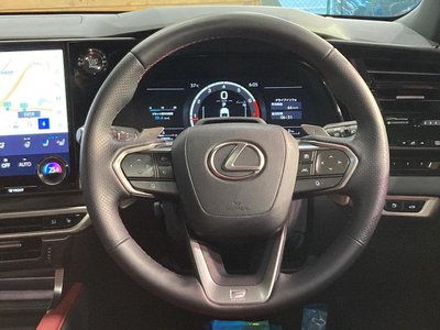 صورة 8 لـ 2025 Lexus RX