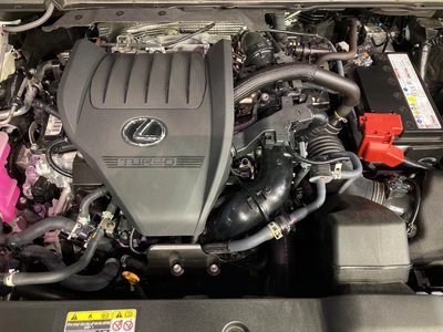 صورة 18 لـ 2025 Lexus RX