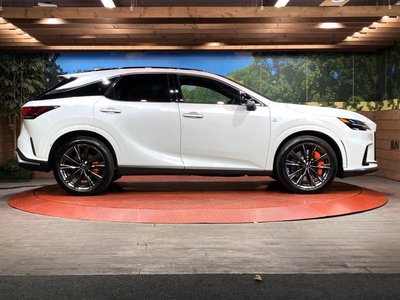 صورة 29 لـ 2025 Lexus RX