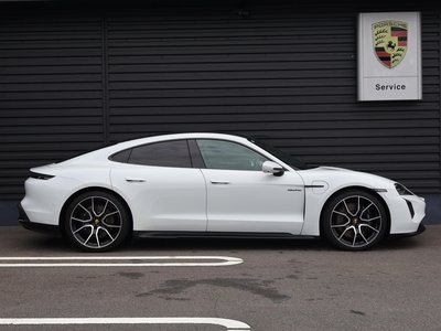 2022 Porsche TAYCAN photo 5