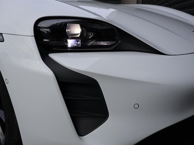 2022 Porsche TAYCAN photo 13