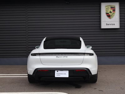 2022 Porsche TAYCAN photo 8