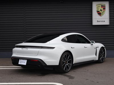 2022 Porsche TAYCAN photo 9