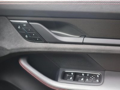 2022 Porsche TAYCAN thumbnail 37