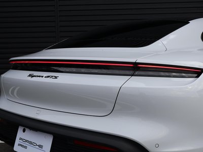 2022 Porsche TAYCAN photo 15