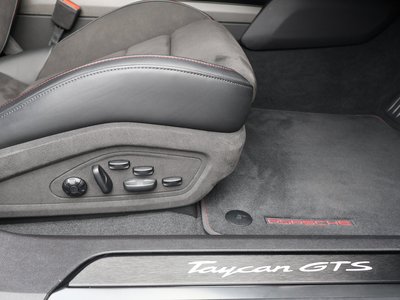 2022 Porsche TAYCAN thumbnail 23