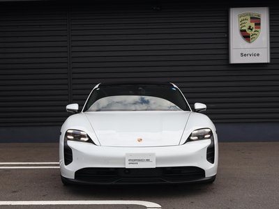 2022 Porsche TAYCAN photo 2