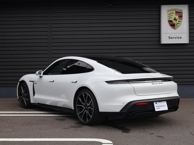 2022 Porsche TAYCAN photo 7