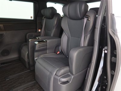 صورة 12 لـ 2025 Toyota ALPHARD