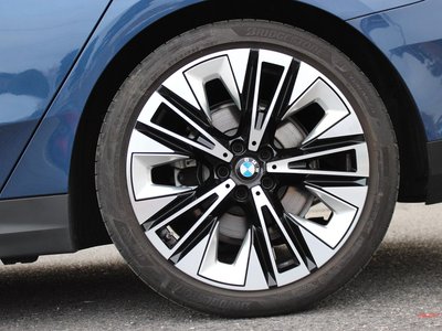 2025 BMW 5 SERIES TOURING photo 13