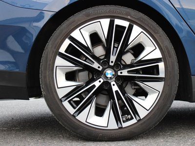 2025 BMW 5 SERIES TOURING photo 14