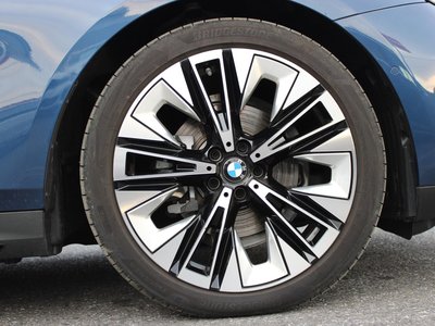 2025 BMW 5 SERIES TOURING photo 16