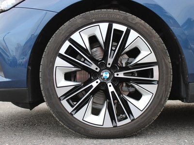 2025 BMW 5 SERIES TOURING photo 11