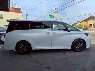 2025 Toyota VELLFIRE photo 9