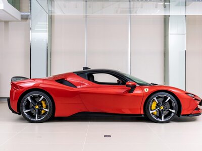 2021 Ferrari SF90 STRADALE — фото 11