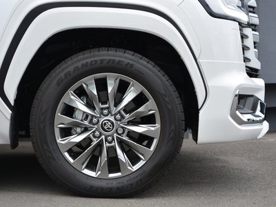 2024 Toyota LAND CRUISER 300 photo 32
