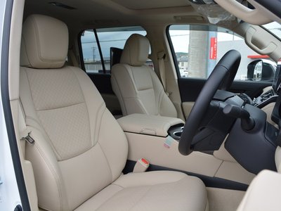 2024 Toyota LAND CRUISER 300 photo 2