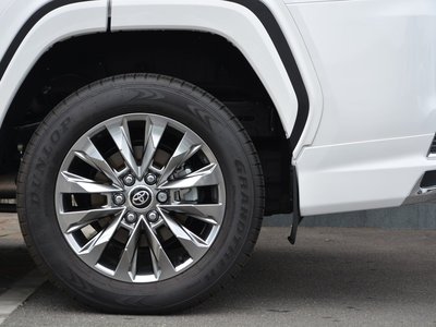 2024 Toyota LAND CRUISER 300 photo 34