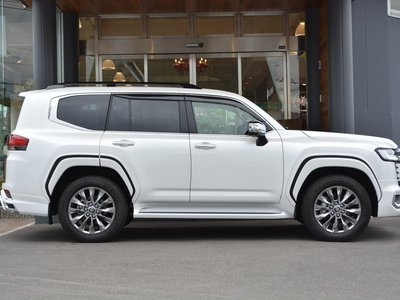 2024 Toyota LAND CRUISER 300 photo 28