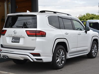 2024 Toyota LAND CRUISER 300 photo 30