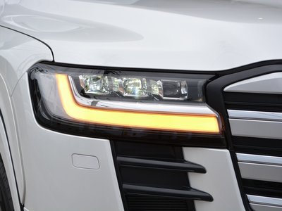 2024 Toyota LAND CRUISER 300 photo 18