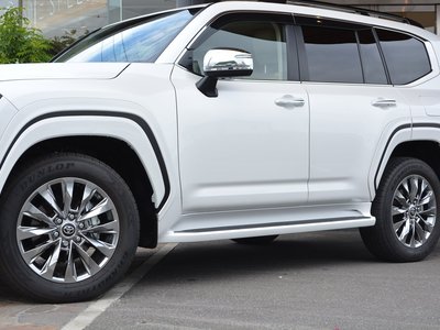 2024 Toyota LAND CRUISER 300 photo 25