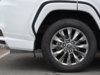 2024 Toyota LAND CRUISER 300 photo 33
