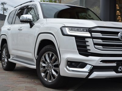 2024 Toyota LAND CRUISER 300 photo 13