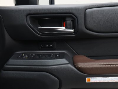 صورة 38 لـ 2025 Toyota LAND CRUISER 250