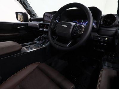 صورة 35 لـ 2025 Toyota LAND CRUISER 250