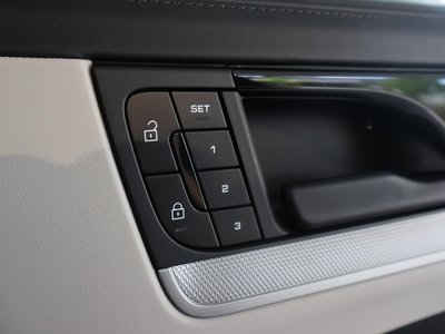 2023 Porsche CAYENNE thumbnail 43