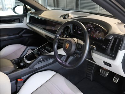 2023 Porsche CAYENNE photo 10
