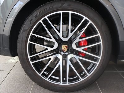 2023 Porsche CAYENNE photo 9