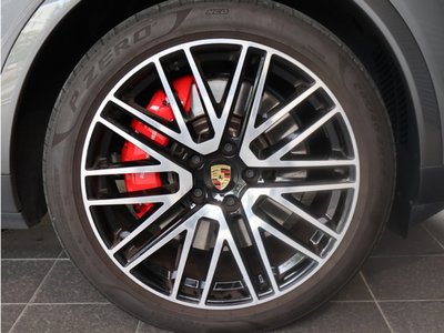 2023 Porsche CAYENNE photo 8