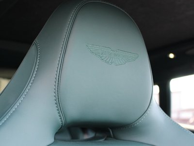 2025 Aston Martin DBX 缩略图 11