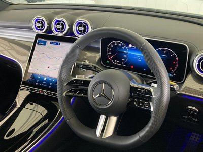 2025 Mercedes-BENZ GLC photo 8