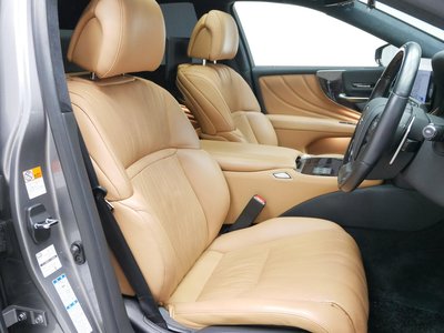 2023 Lexus LS photo 7
