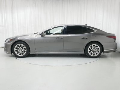 2023 Lexus LS photo 3