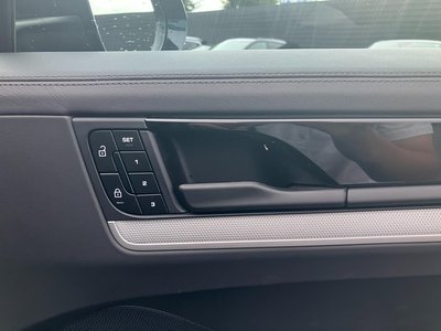 2024 Porsche CAYENNE photo 11