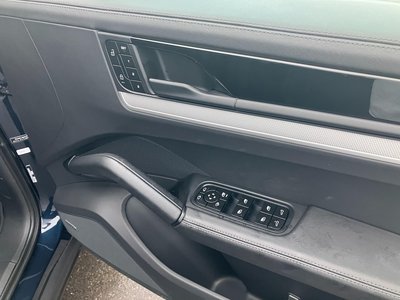 2024 Porsche CAYENNE photo 10