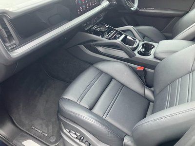 2024 Porsche CAYENNE thumbnail 18