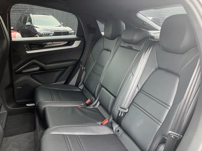 2024 Porsche CAYENNE thumbnail 26
