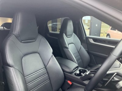 2024 Porsche CAYENNE photo 15