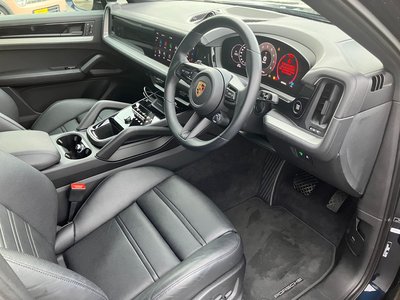 2024 Porsche CAYENNE photo 14