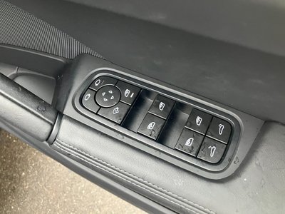 2024 Porsche CAYENNE photo 12