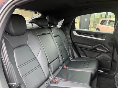 2024 Porsche CAYENNE thumbnail 23