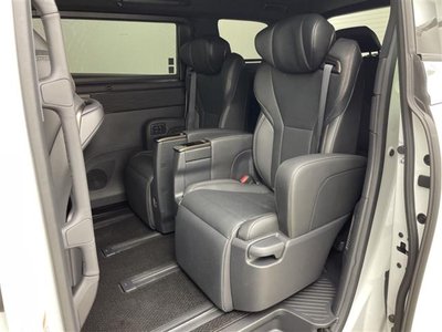 2025 Toyota ALPHARD — фото 14